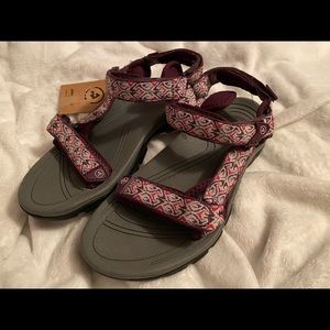 Atika Velcro sport sandals